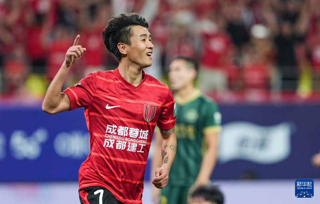 悟空体育网站-德甲转会期再迎强敌，成都蓉城防线松动，主帅态度——质疑声仍在，资深球员宣示担当的简单介绍